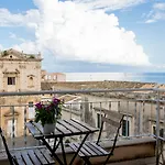 Maison Ortigia Bed & Breakfast 4*