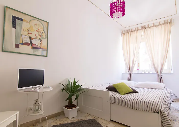 Alojamento de Acomodação e Pequeno-almoço Maison Ortigia 4*