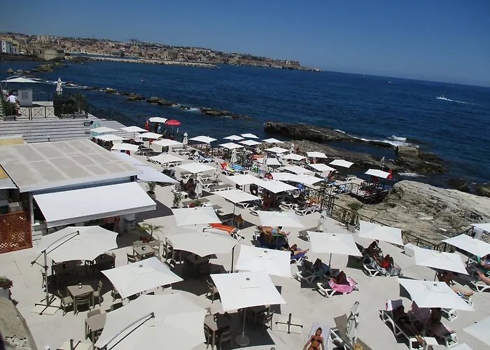 Alojamento de Acomodação e Pequeno-almoço Maison Ortigia 4*